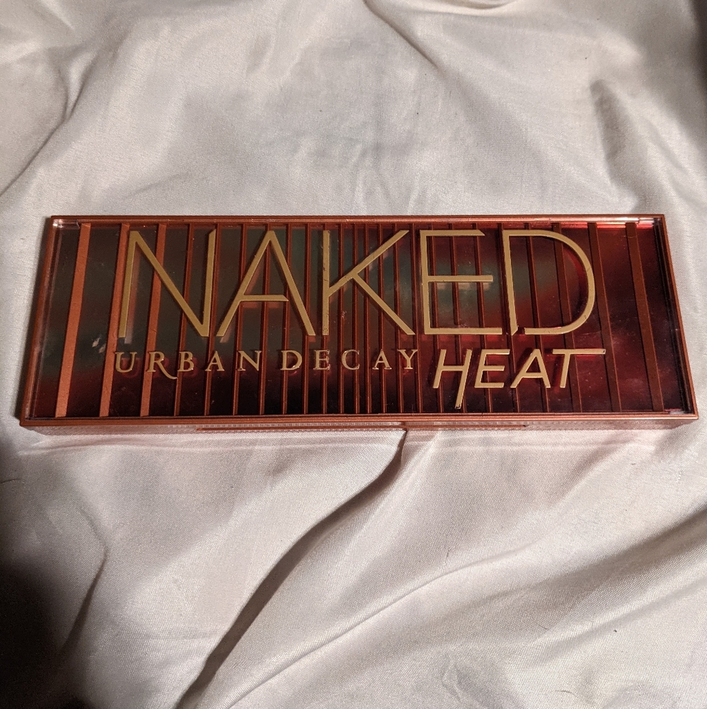 NAKED eye shadow pallet (heat)